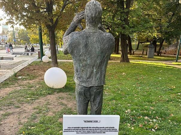 Postavljena nova ploča kod spomenika 'Nermine, dođi'