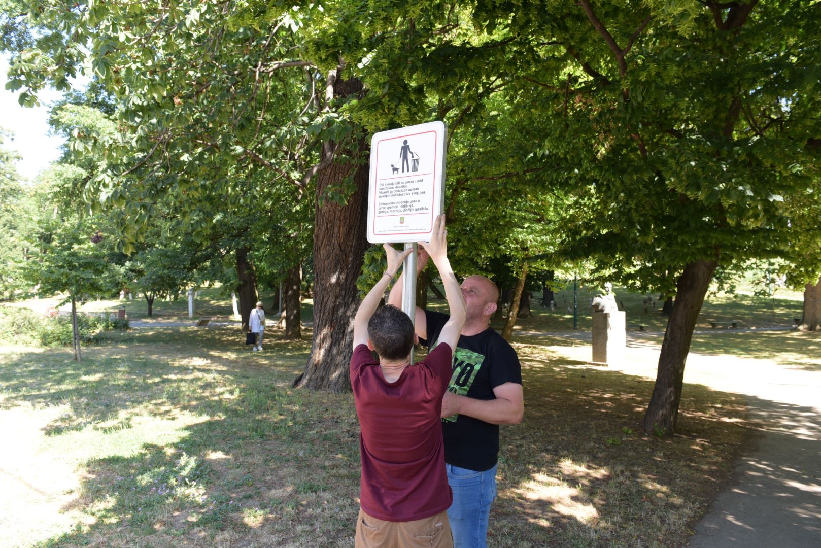 Postavljene informativne table o pravilima za vlasnike pasa u Velikom parku