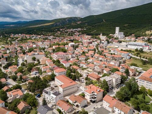 Posušje: Mladić opečen bakljom, među osumnjičenima i policijski službenik