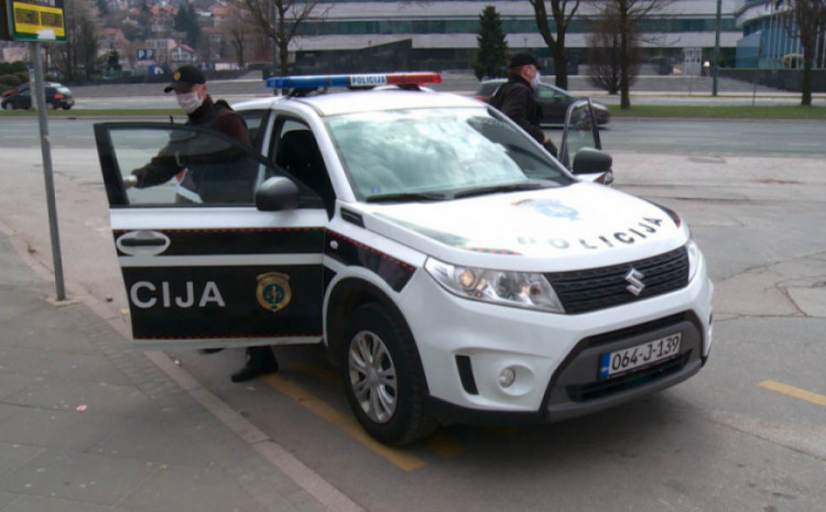 Potjera u Sarajevu: Bježao policiji pa završio u dvorištu kuće