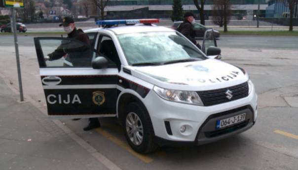 Potjera u Sarajevu: Bježao policiji pa završio u dvorištu kuće