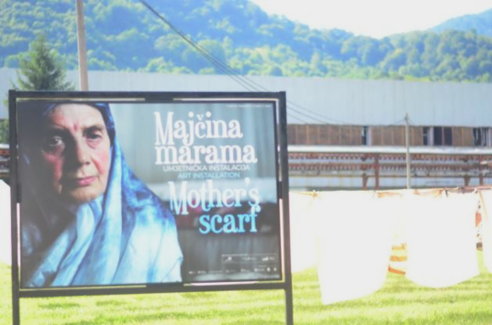 Potočari: Otvorena umjetnička instalacija 'Majčina marama'