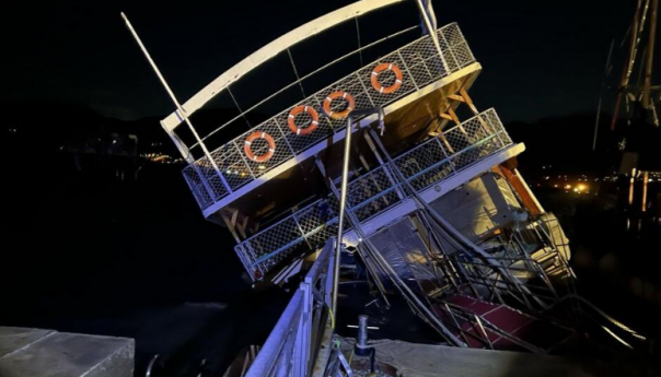 Potonuo turistički brod kod Tivta: Strahuje se od izlivanja nafte