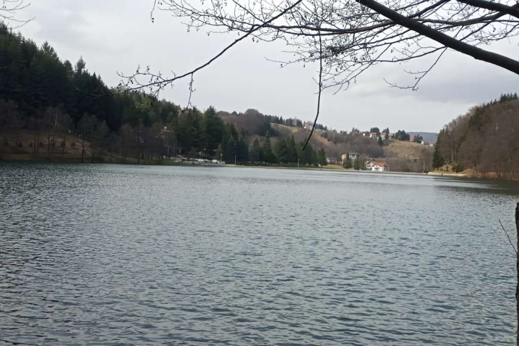 Potonuo turistički brod na jezeru Maggiore, troje mrtvih