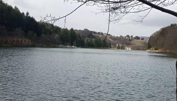 Potonuo turistički brod na jezeru Maggiore, troje mrtvih