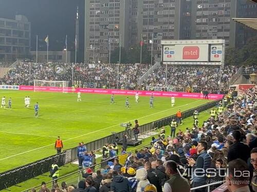 Potop u Zenici: Zvižduci igračima i poruka 'Savez napolje'