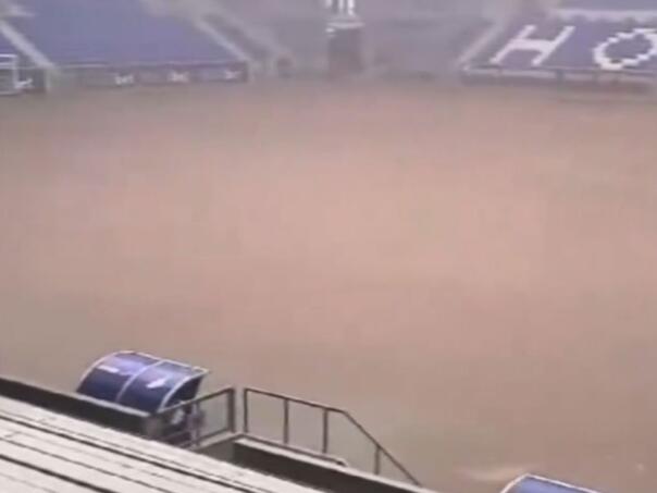 Potopljen stadion u Njemačkoj, teren se ne vidi