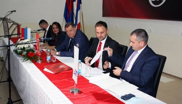 Potpisan koalicioni sporazum SNSD-a, DNS-a i SPS-a u Modriči
