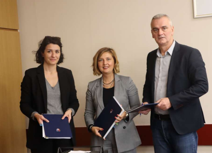 Potpisan Memorandum čiji je cilj osigurati kvalitetne usluge djeci migrantima u KS