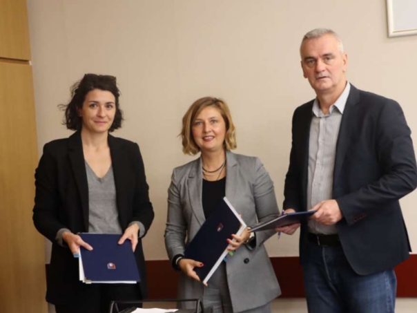 Potpisan Memorandum čiji je cilj osigurati kvalitetne usluge djeci migrantima u KS