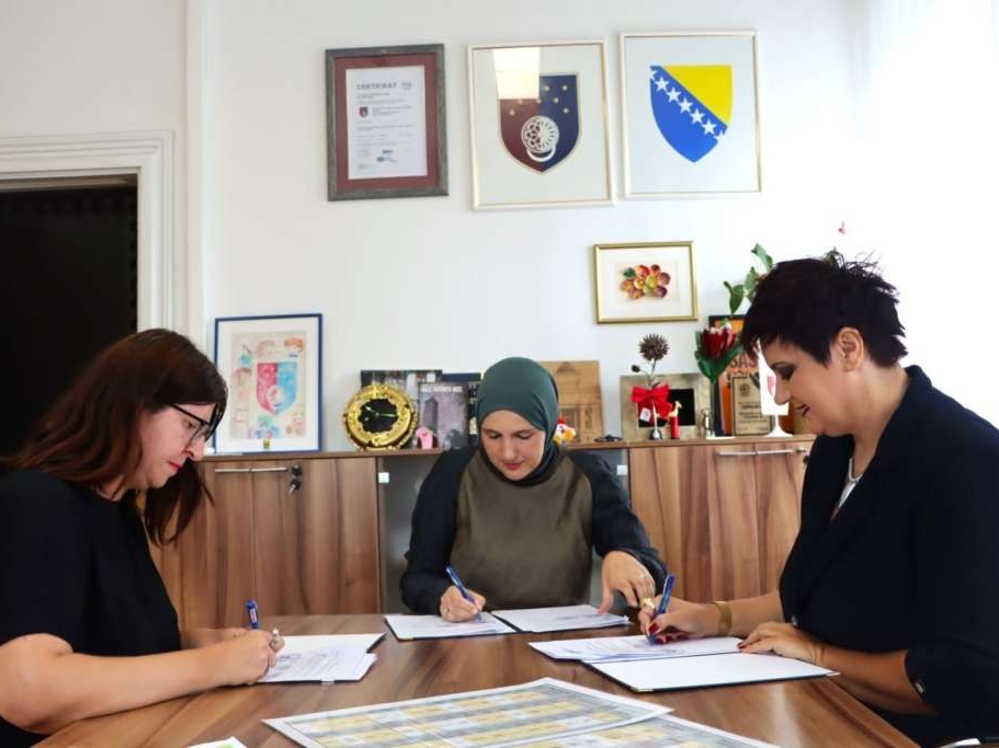 Potpisan memorandum za podršku učenicima i porodicama u KS