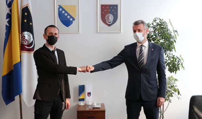 Potpisan novi Kolektivni ugovor za državne službenike u KS-u