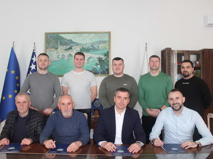 Potpisan sporazum o preusmjeravanju sredstava za obnovu sportskih terena u MZ Neretvica i Grabovci