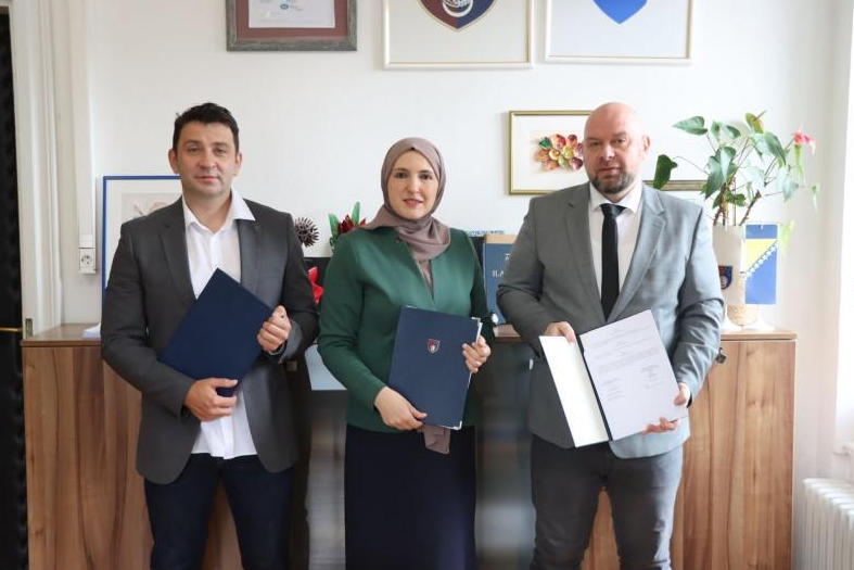 Potpisan Sporazum o pristupu EMIS modulu za zbrinjavanje i zapošljavanje radnika u školama KS