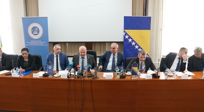 Potpisan Ugovor koji regulira prava 26.000 državnih službenika i namještenika