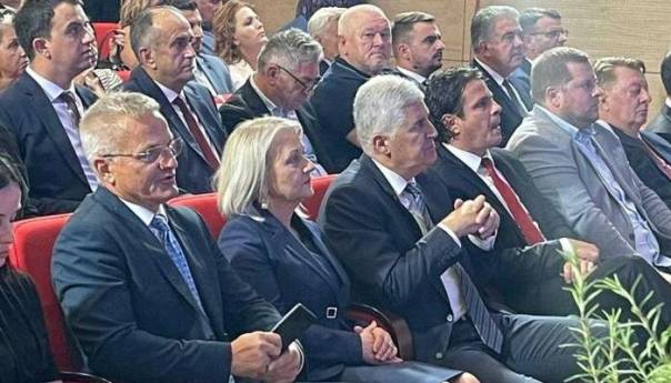 Potpisani ugovori o financijskoj potpori projekata od interesa za Hrvate u BiH