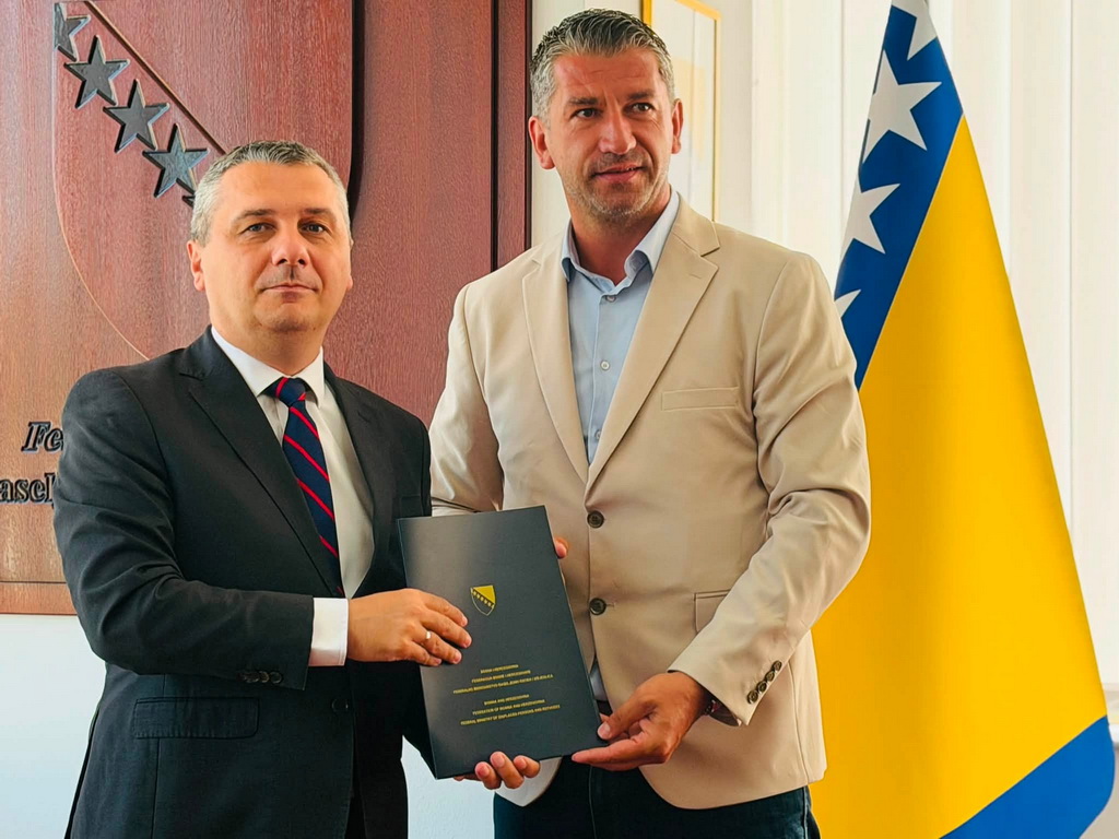 Potpisani ugovori o izvođenju radova na četiri značajna putna infrastrukturna projekta u Ilijašu