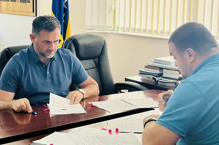 Potpisana četiri ugovora za izgradnju puteva u povratničkim mjestima u Glamoču