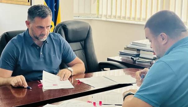 Potpisana četiri ugovora za izgradnju puteva u povratničkim mjestima u Glamoču