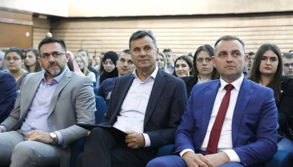 Potpisani ugovori: Stipendije za 331 studenta povratnika