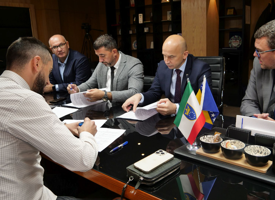 Potpisani ugovori vrijedni 1,5 miliona KM za sanaciju regionalnih cesta u ZDK