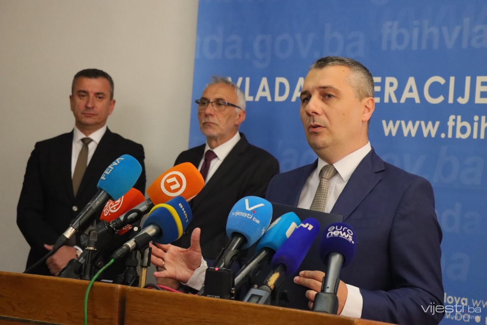 Važan potpis u Vladi: Ugovori za pogođene poplavama