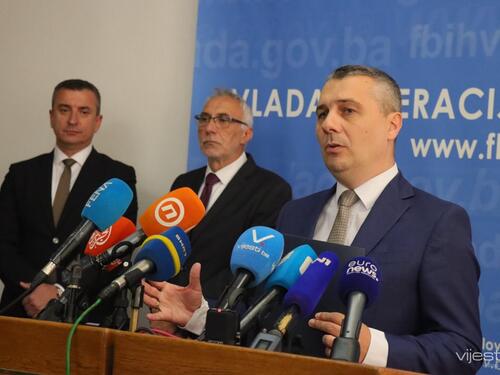Važan potpis u Vladi: Ugovori za pogođene poplavama