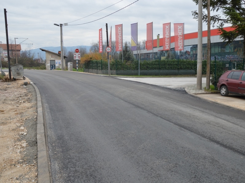 Potpuna obustava saobraćaja na Rajlovačkoj cesti