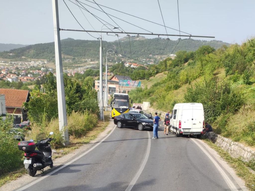 Potpuno blokiran saobraćaj na Kobiljoj Glavi nakon saobraćajne nesreće