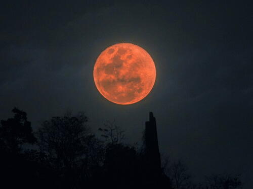 Potpuno pomračenje Mjeseca u utorak