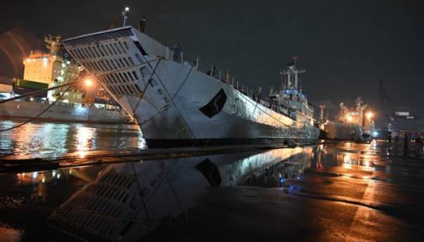 Potraga za avionom u Jakarti: Reflektorima osvjetljavaju tamne vode