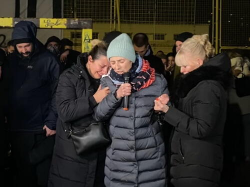 Potresne scene na oproštaju od Farisa Pendeka: Majka se obratila jecajući