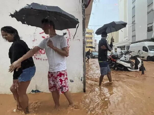 Potresne snimke: "Potpuni slom sistema" u popularnom turističkom odredištu