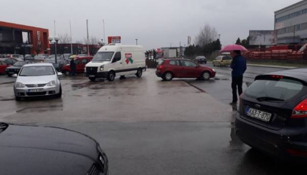 Potukli se migranti u Gračanici: Povrijeđene dvije osobe
