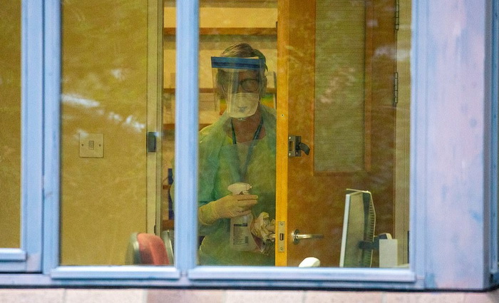 Potvrđen prvi smrtni slučaj od korona virusa u Velikoj Britaniji