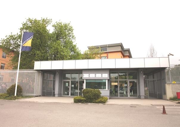 Potvrđena optužnica zbog prijetnji uposlenicima Ambasade SAD