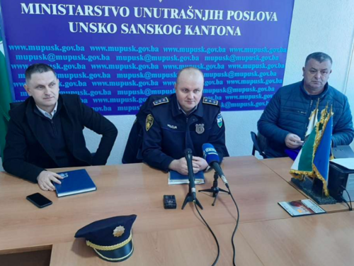 Povećali plate policajcima za 100 KM, poslanicima u skupštini za više od 1200 KM