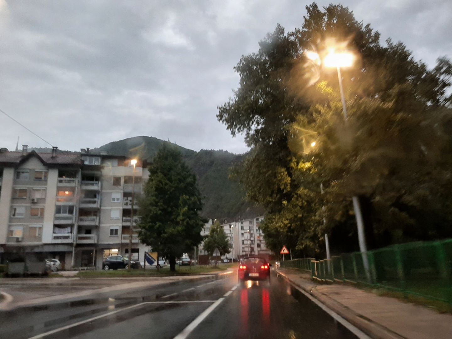 Povećana opasnost od odrona, u Hercegovini jači udari vjetra