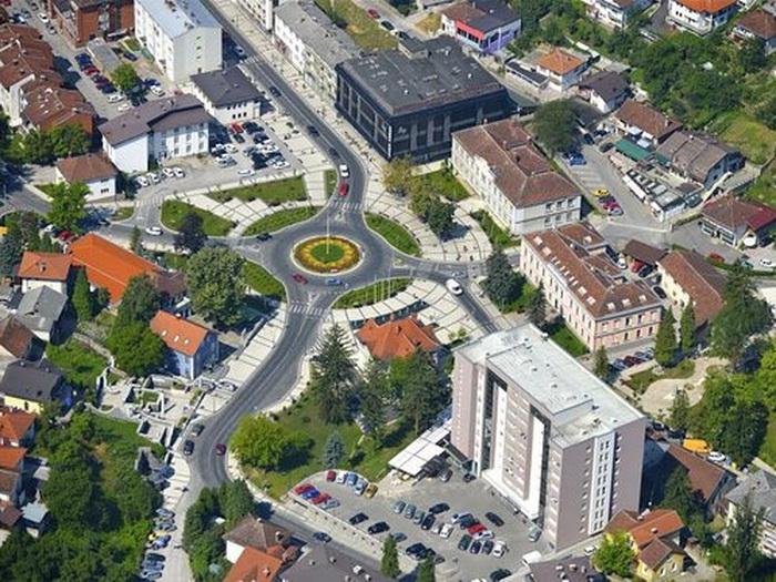 Povećane cijene komunalnih usluga u Cazinu, opozicija kritikovala odluku o poskupljenju