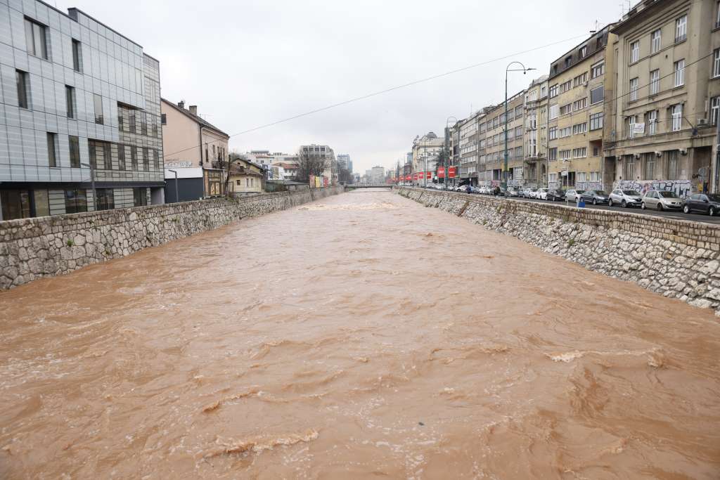 Povećani vodostaji rijeka u KS, stanje za sada stabilno