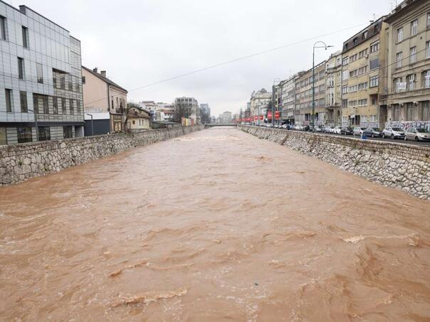 Povećani vodostaji rijeka u KS, stanje za sada stabilno