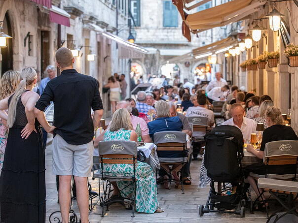 Povećanja i do 75 posto: Pogledajte koliko su poskupjela jela u restoranima na Jadranu