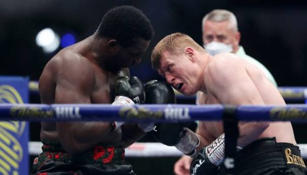 Povetkin dva puta bio u knockdownu pa nokautirao Whytea