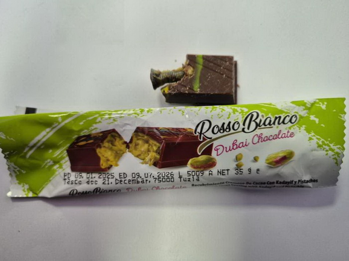 Povlači se čokoladica 'Rosso Bianco Dubai Chocolate', pronađen šaraf u proizvodu