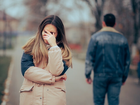 Povlačite li se čim se zbližite: Zašto se bojimo bliskosti ili napuštanja