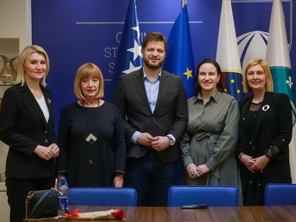 Povodom 8. marta potpisani ugovori za jačanje kapaciteta sigurne kuće i zaštite žena