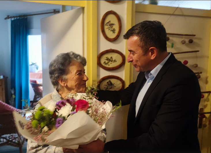 Povodom Dana penzionera: Gradonačelnik Konjica posjetio svoju učiteljicu