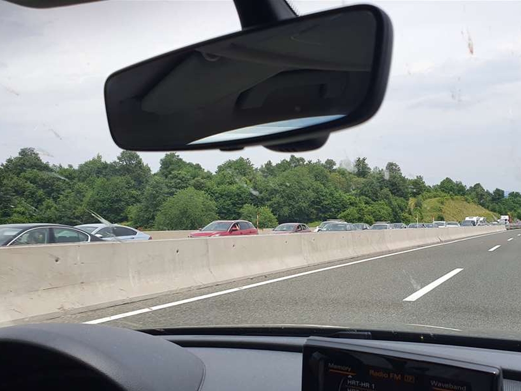 Povoljni vremenski uslovi za vožnju, kolone na izlazu iz BiH