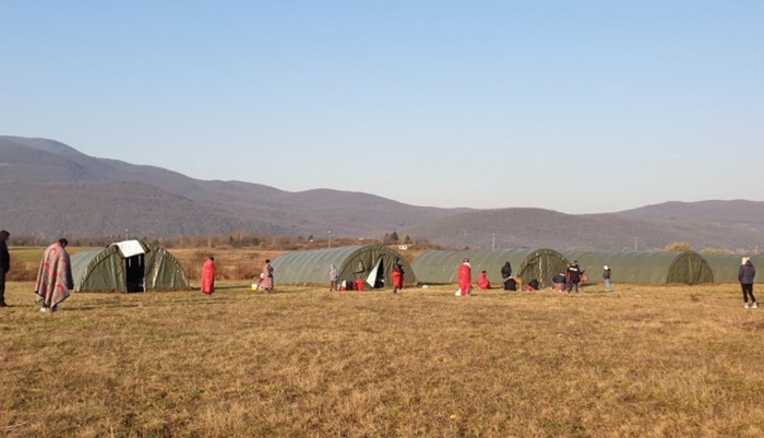 Povratnici iz Austrije u karantenskom prostoru GP Izačić