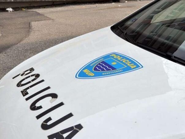 Povrijeđen policajac dok je u šumi hvatao lopova koji je ukrao automobil